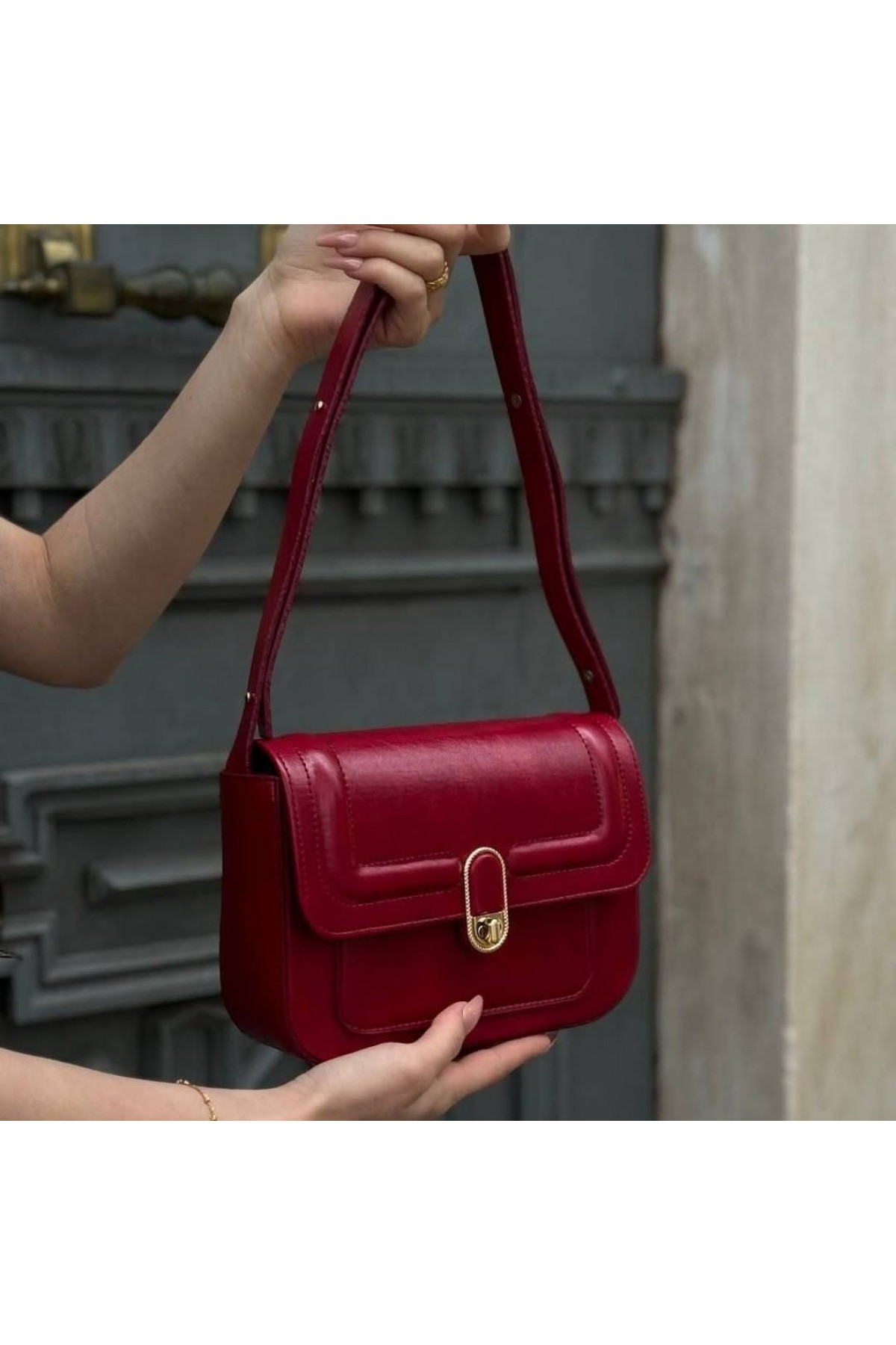 Şık Toka Detaylı Kadın Kol ve Çapraz Askılı Çanta Şık Toka Detaylı Kadın Kol ve Çapraz Askılı Çanta